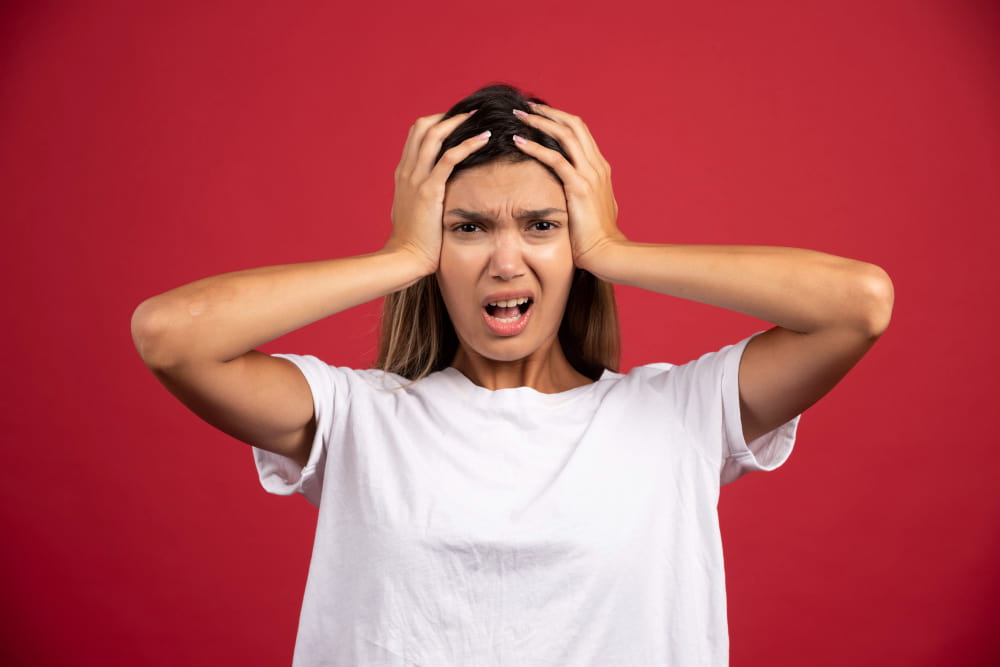 Er xotinini dostining filmini onlayn tomosha qilishni taklif qildi. Lesbian maktab qiz porno